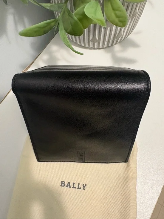 Bally Black Leather Bi-Fold Wallet Like New - Picture 4 of 4